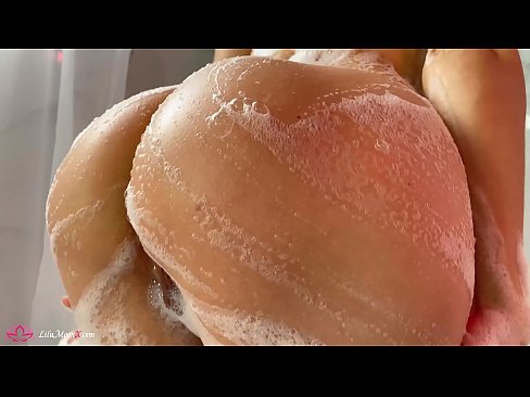 ❤️ Brunette o ipholla litho tsa botona kapa botšehali ho li khotsofatsa Pussy e nang le Vibrator ho ea ho Intense Orgasm in Shower ❤❌ ❌❤